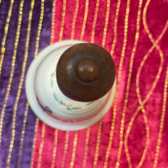 Norman Rockwell Gorham Chilly Reception 1980 Christmas Bell - Picture 3 of 8